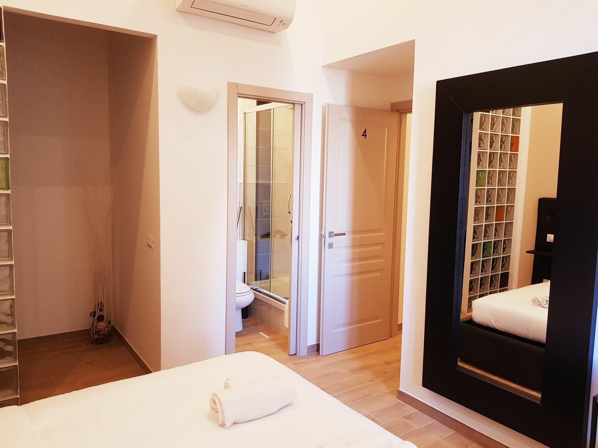 Cairoli Rooms Рим Экстерьер фото