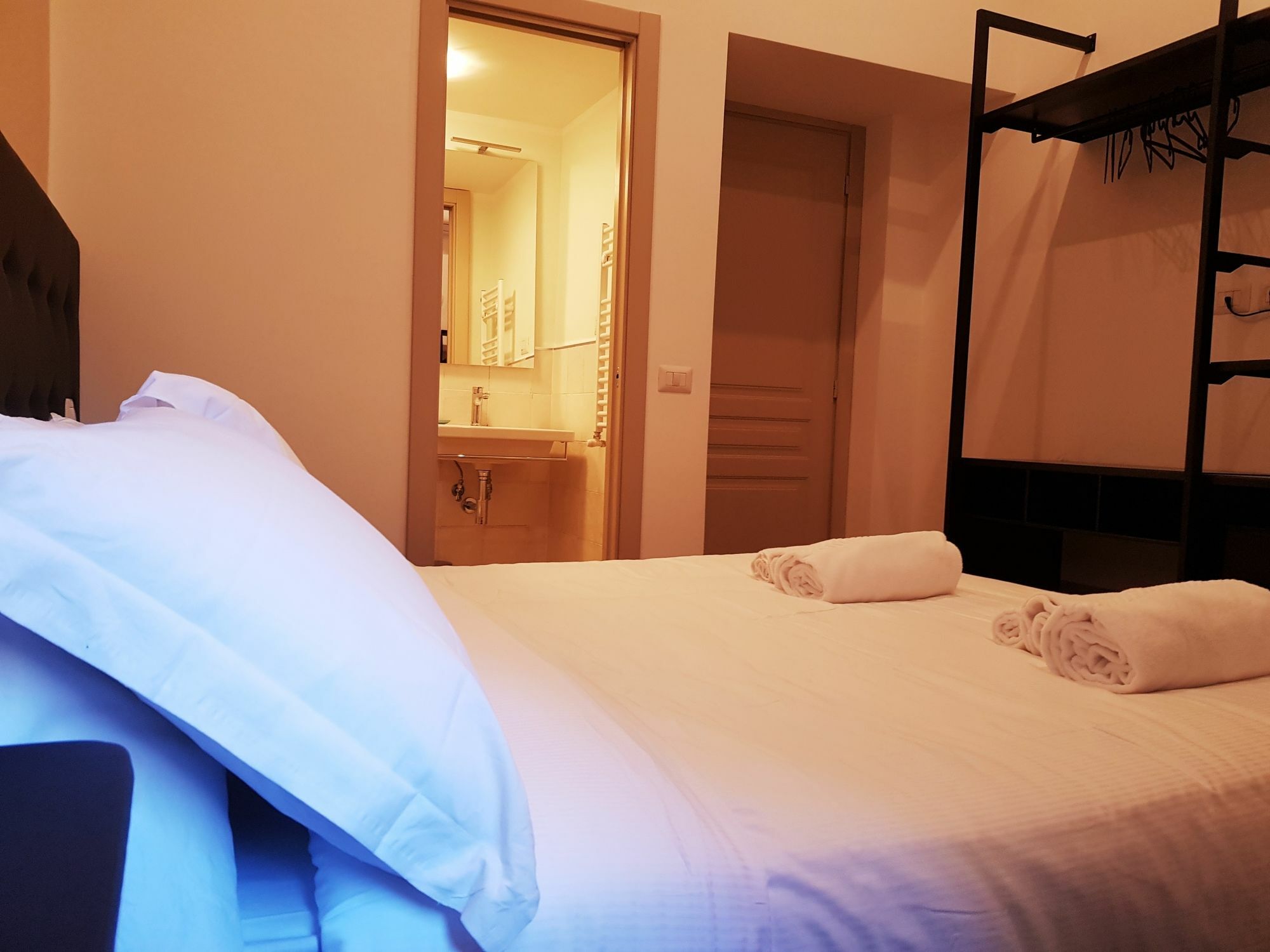 Cairoli Rooms Рим Экстерьер фото